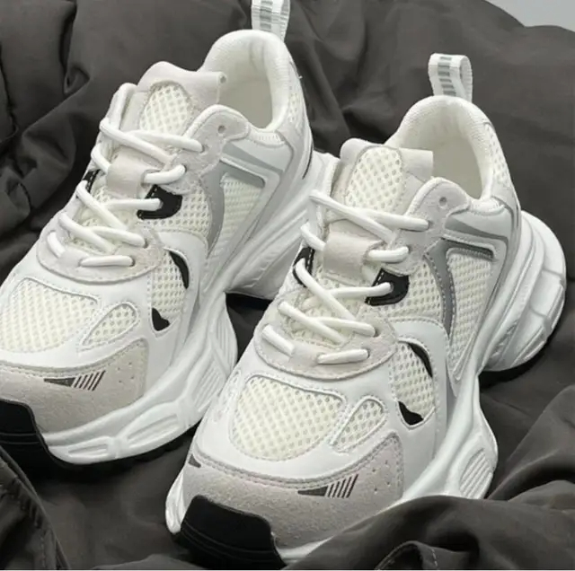 all white running shoes women's