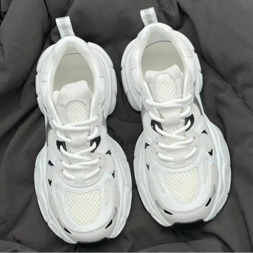 Guide to All-White Running Shoes for Women插图1