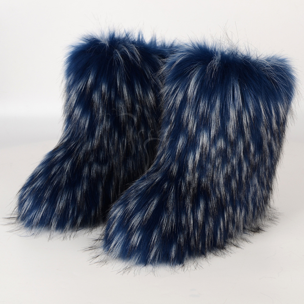The Allure of Furry Boots in Winter Fashion插图2