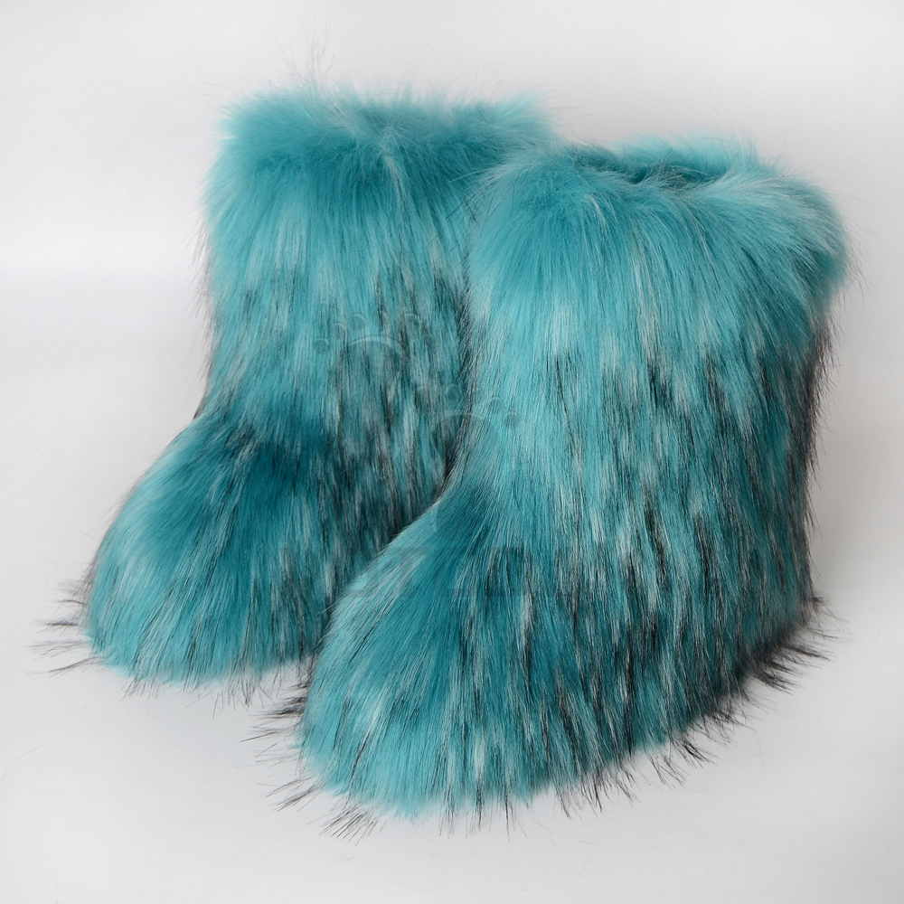 The Allure of Furry Boots in Winter Fashion插图3