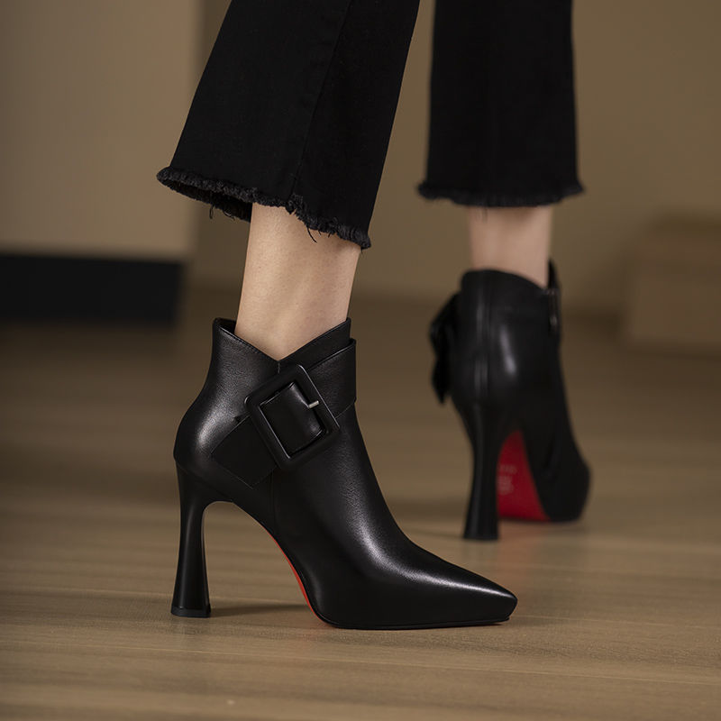 Seductive Strides: The Allure of Sexy Boots for Women插图4